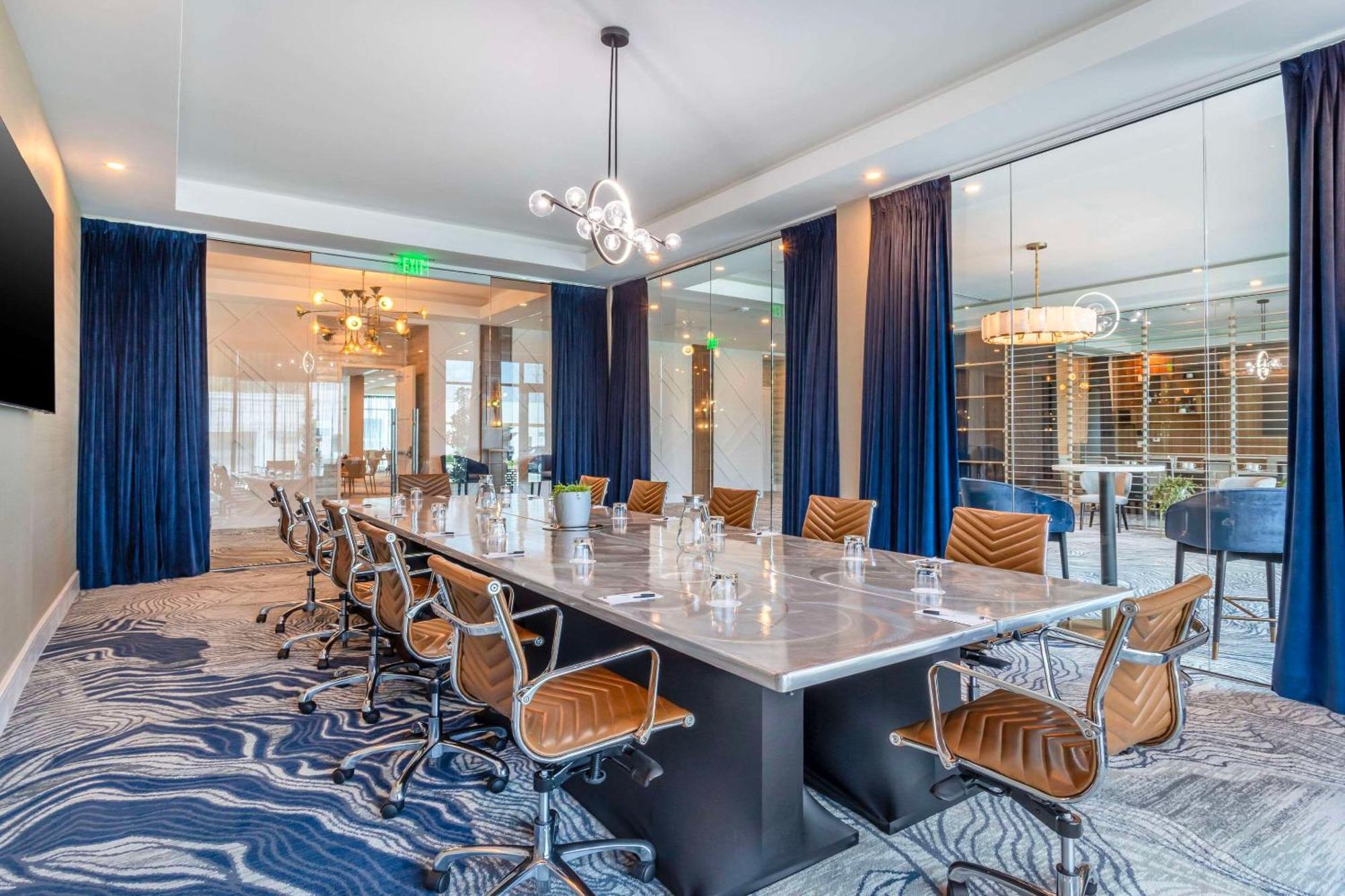 Cambria Hotel Waco University Riverfront Kültér fotó