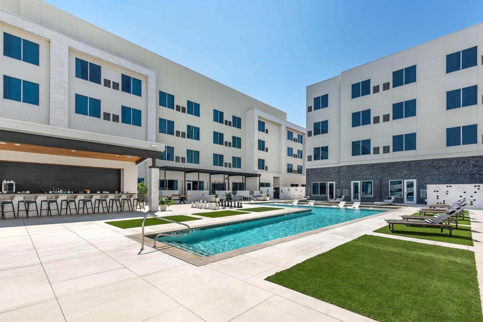 Cambria Hotel Waco University Riverfront Kültér fotó